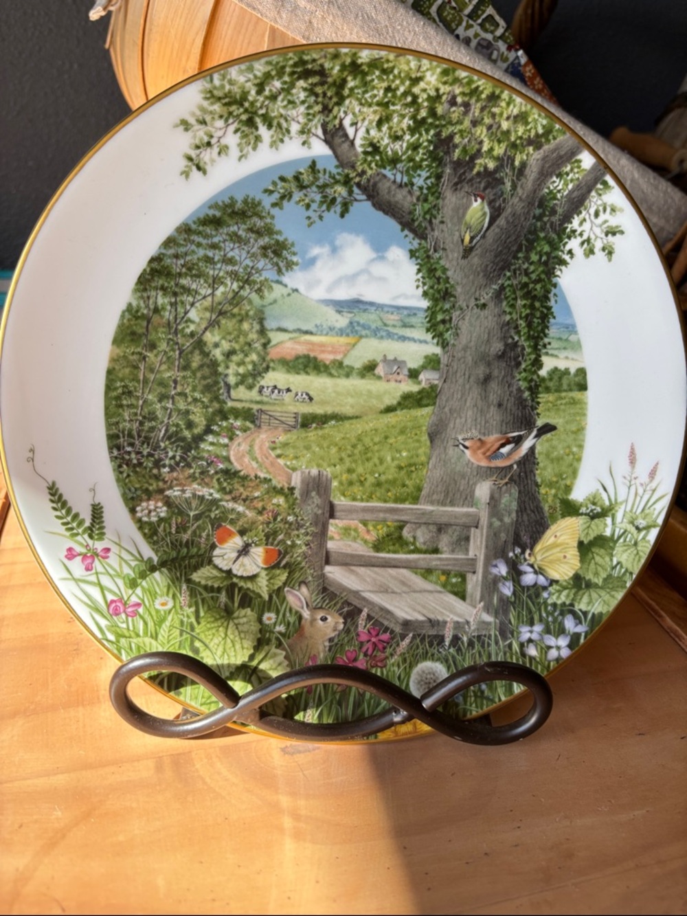 Countryside Meadow Porcelain Decorative Plate ✨